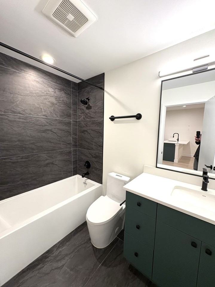 Modern and Sleek 611 S Fagley Street Apartments! - Photo 5 of 8