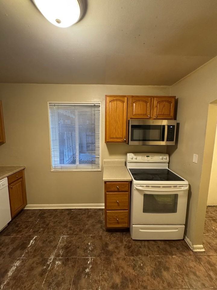 1764 Chester St - Photo 3 of 16