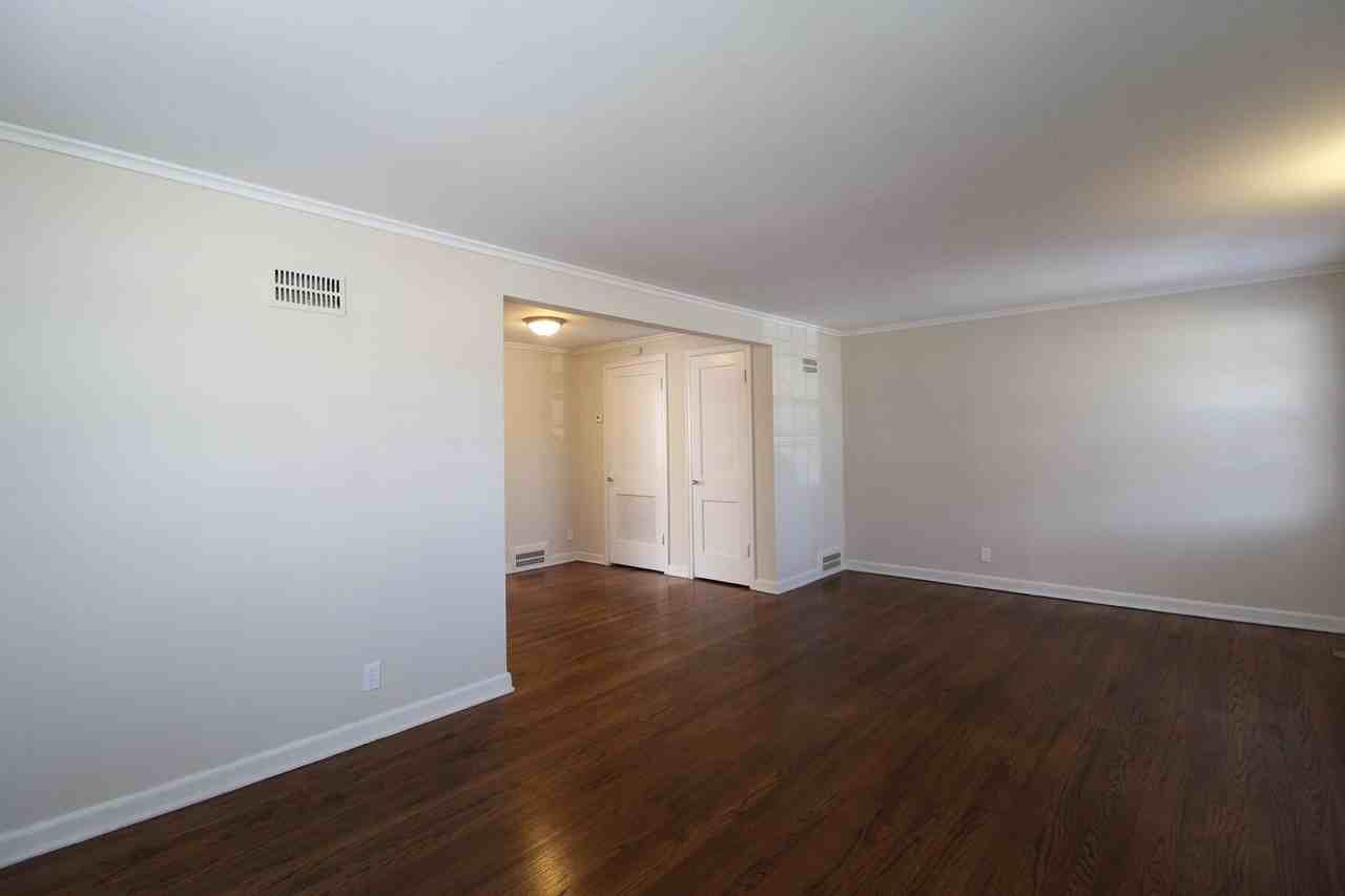 319 E 27th Ave - Photo 2 of 8