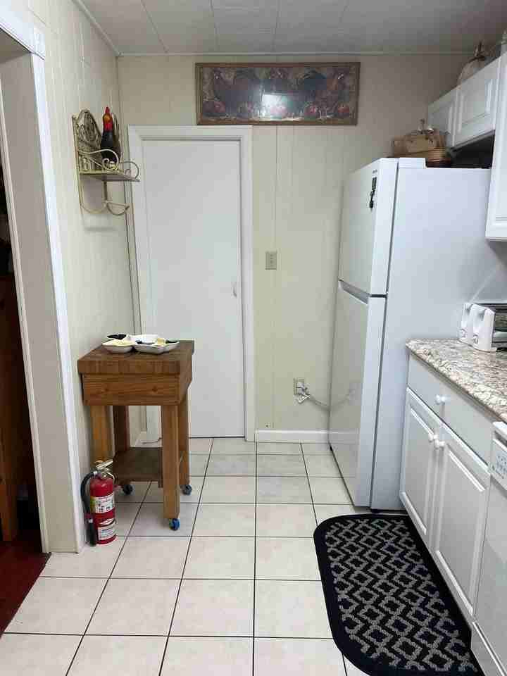 1447 Lincoln Way - Photo 3 of 20