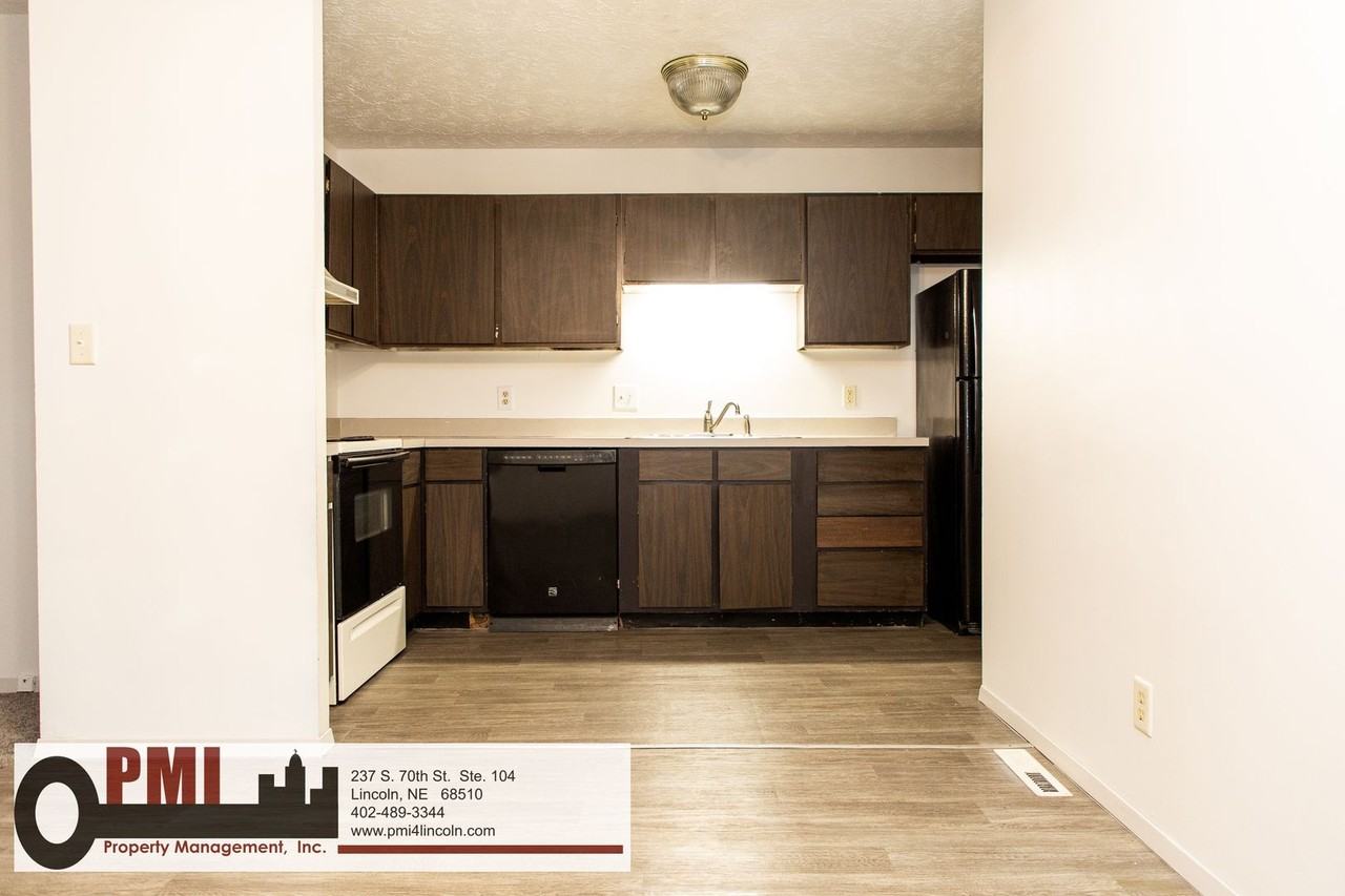 4816 Southwood Dr - Photo 4 of 45