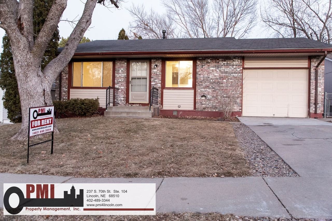 4816 Southwood Dr - Photo 2 of 45