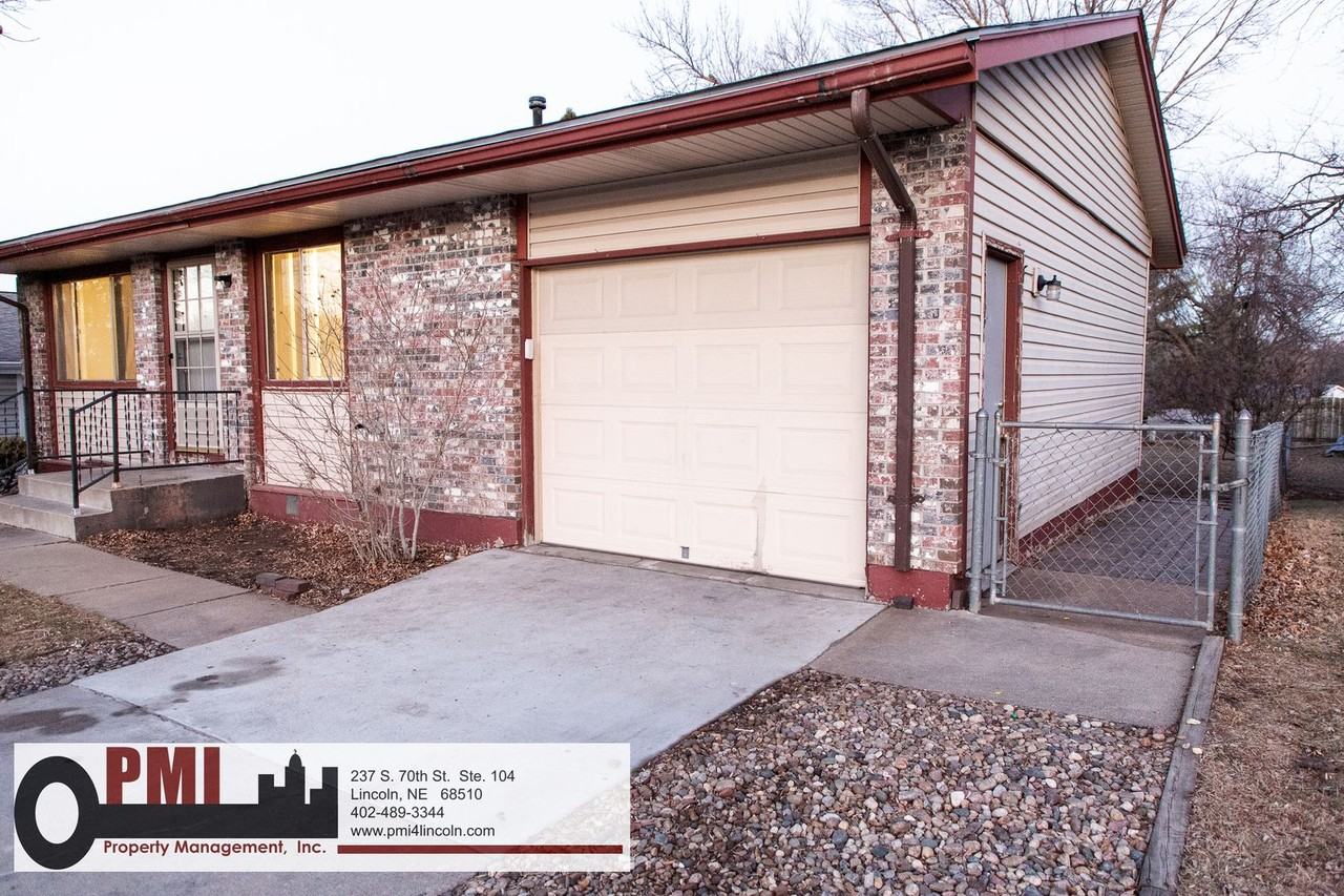 4816 Southwood Dr - Photo 3 of 45