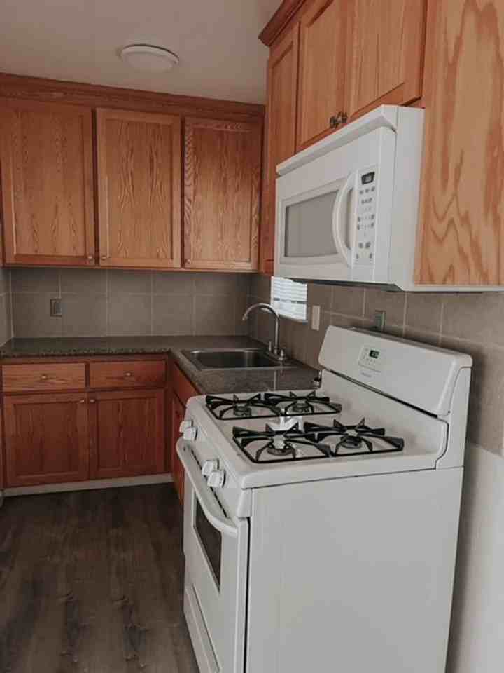 049 - The Villa Apartments - Photo 6 of 21