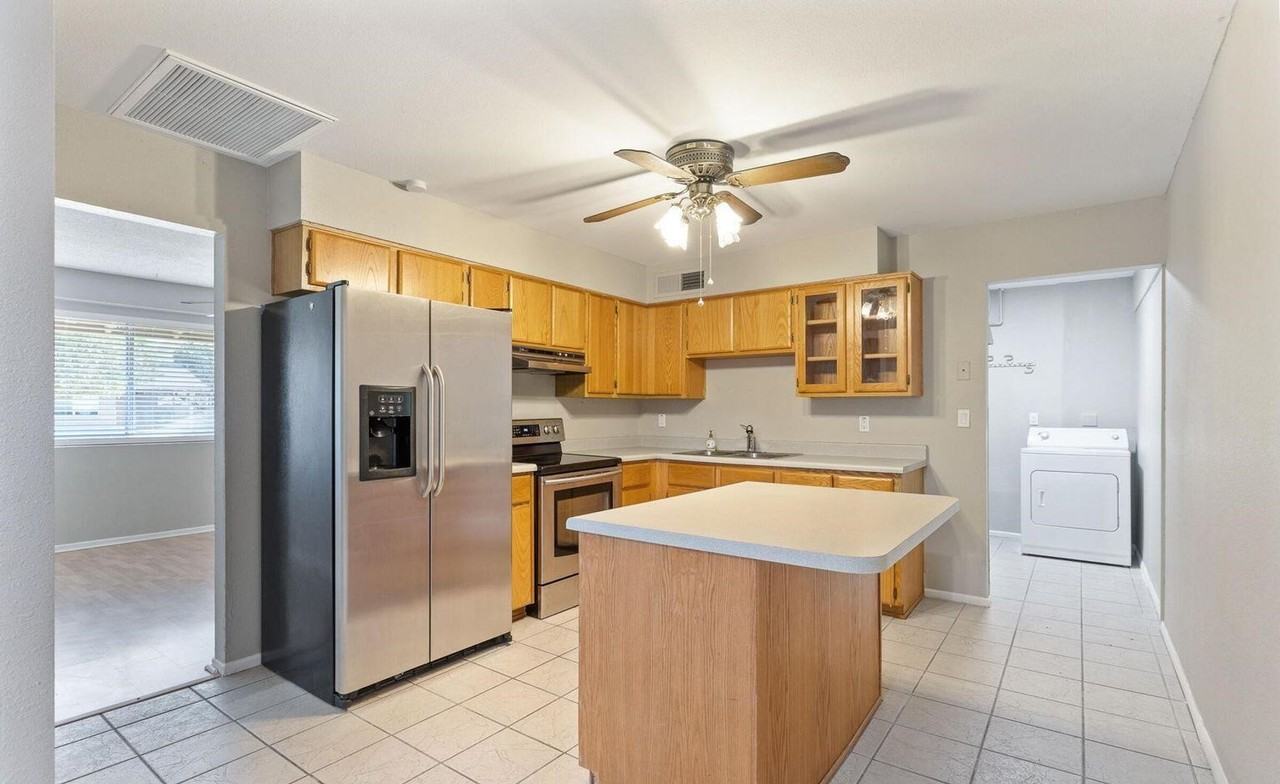 664 E Tyson St #A - Photo 3 of 19