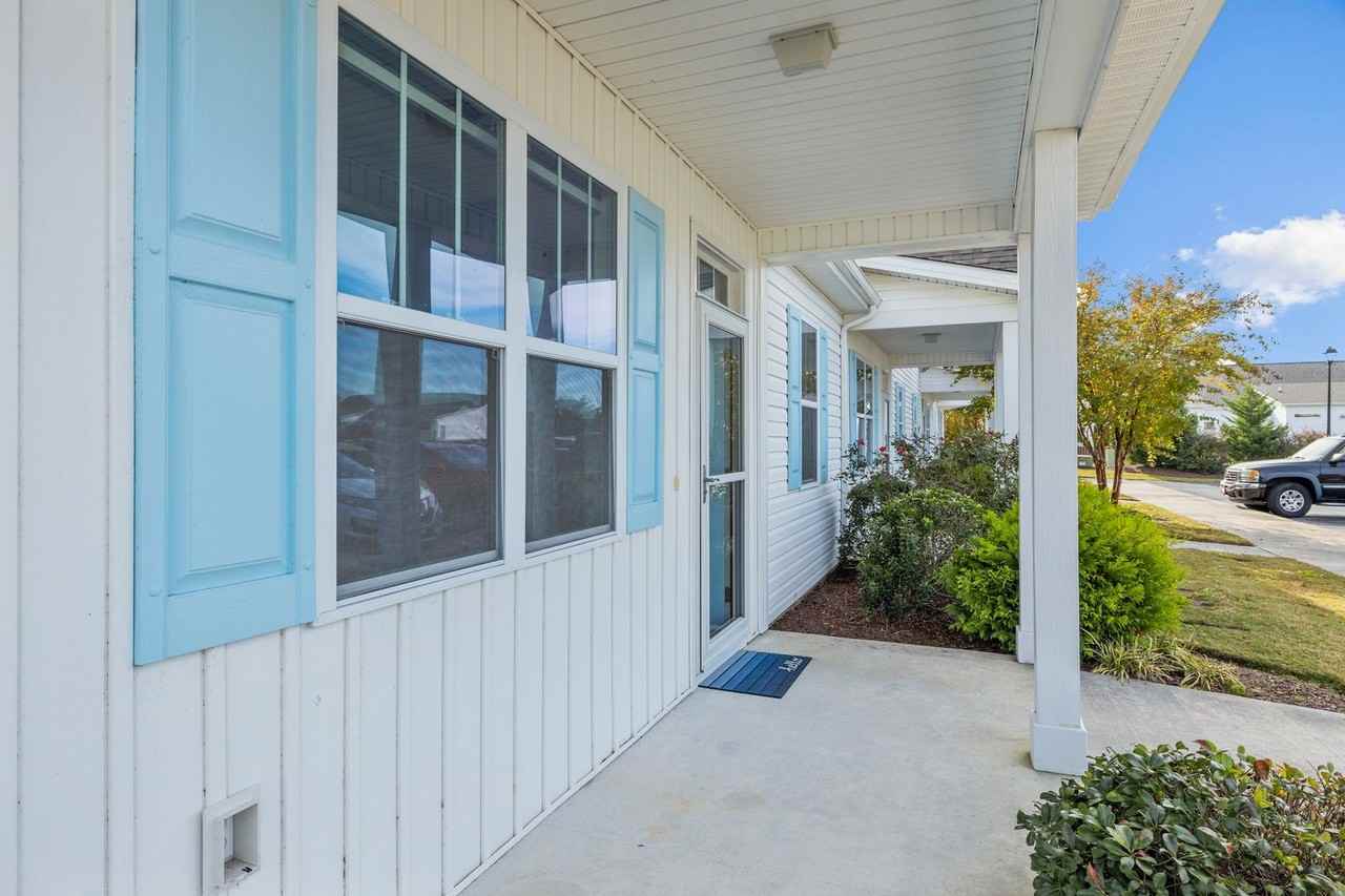 401 Pirates Landing Dr - Photo 4 of 35