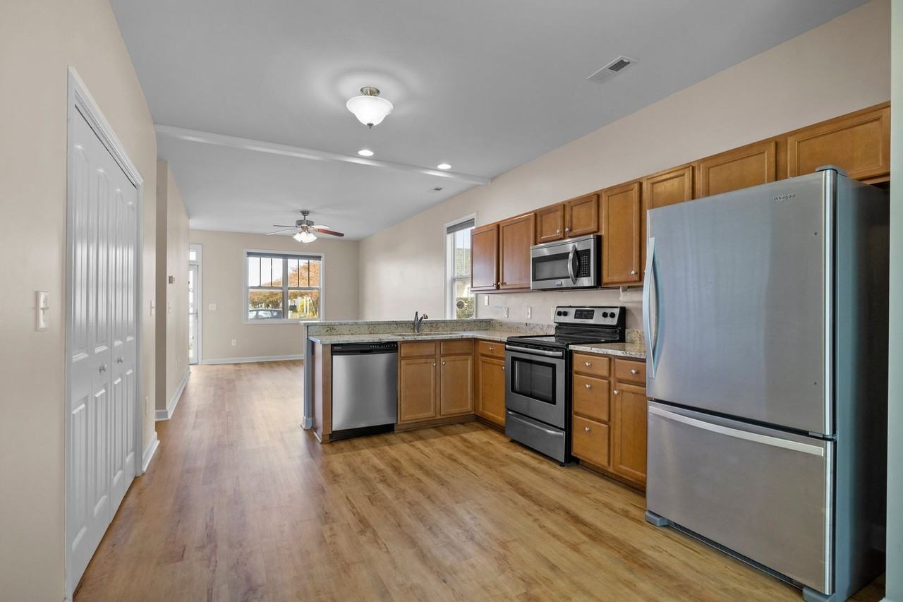 401 Pirates Landing Dr - Photo 6 of 35