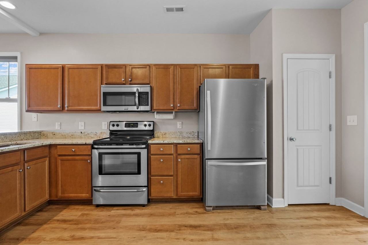 401 Pirates Landing Dr - Photo 5 of 35