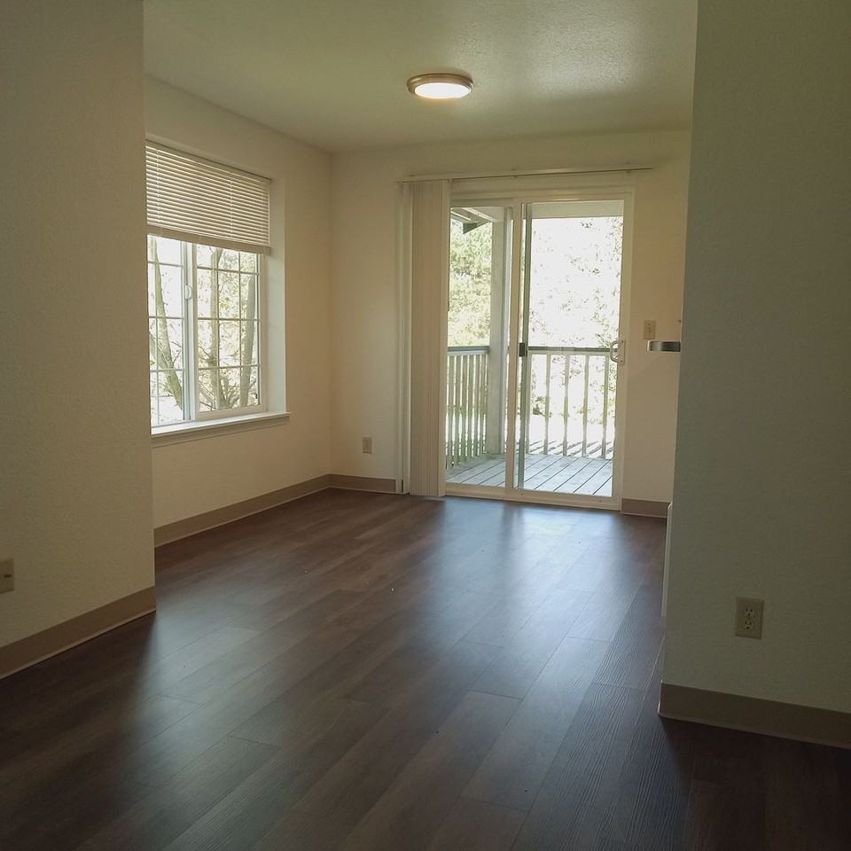 Creekwood Apts - Photo 2 of 20