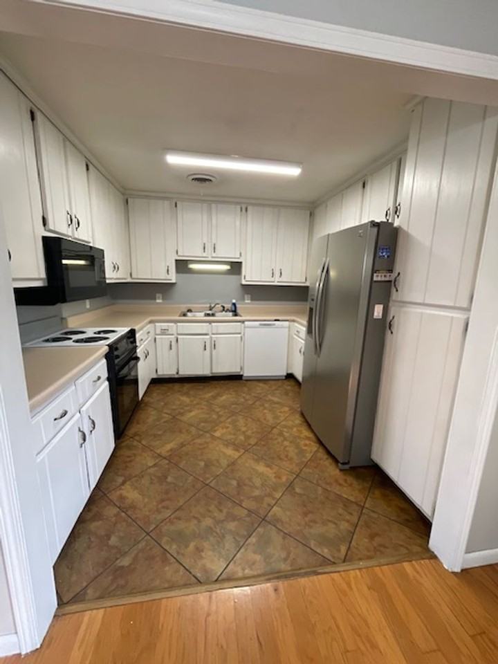 1001 E Bristow Dr - Photo 2 of 15
