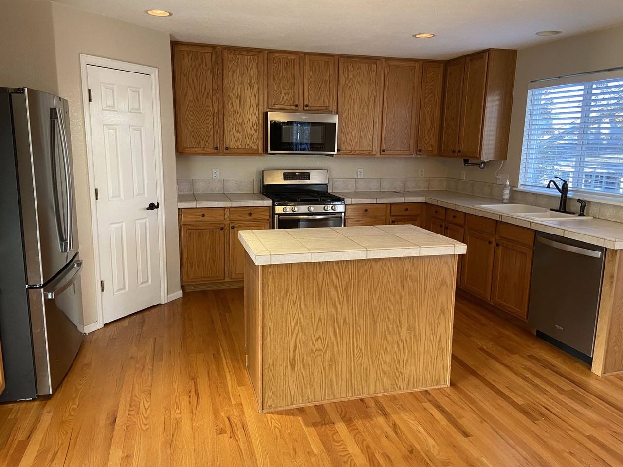 13648 Parkview Pl - Photo 2 of 35