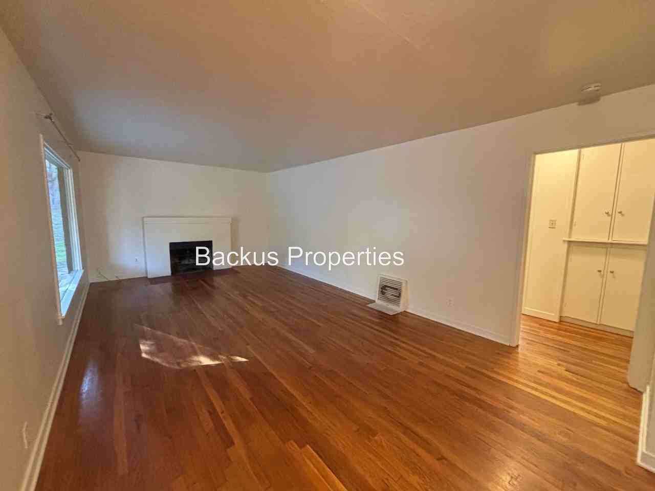 200 Soledad Pl - Photo 2 of 20