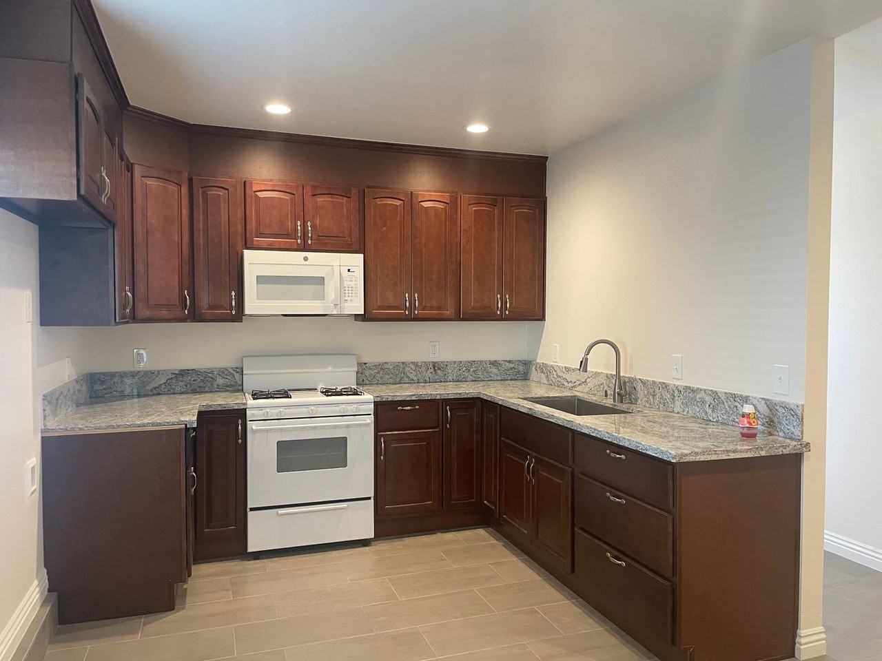 5088 Rockhurst Ct - Photo 2 of 8