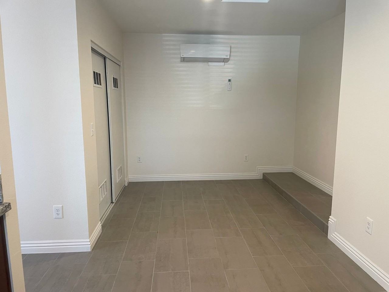 5088 Rockhurst Ct - Photo 3 of 8