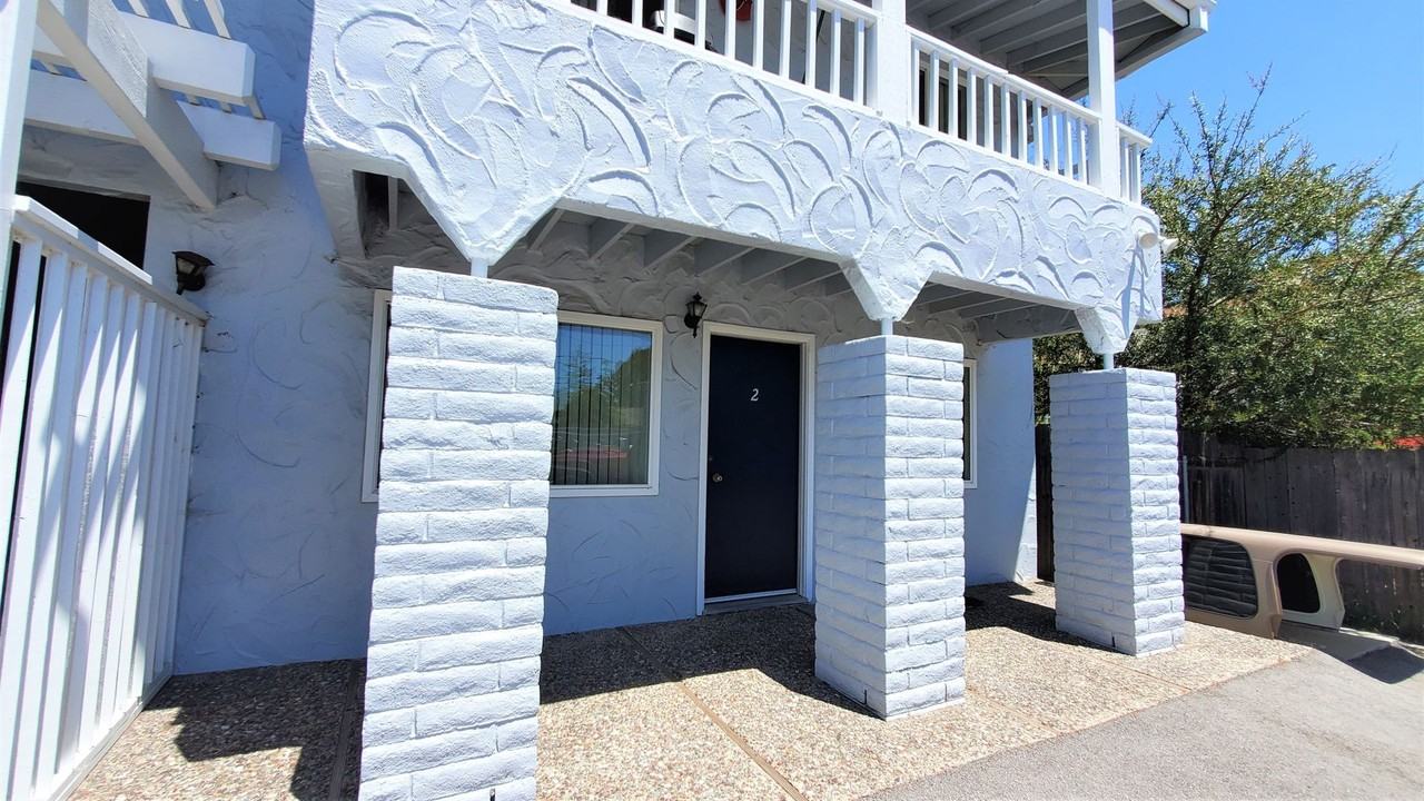 0390 882 Grove St. - Photo 5 of 14