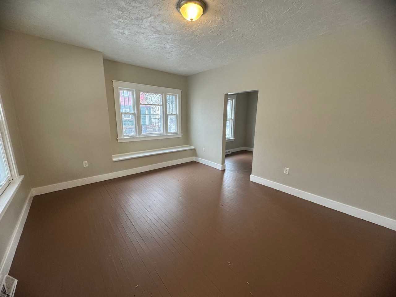 1212 Glenhurst Ct - Photo 3 of 13