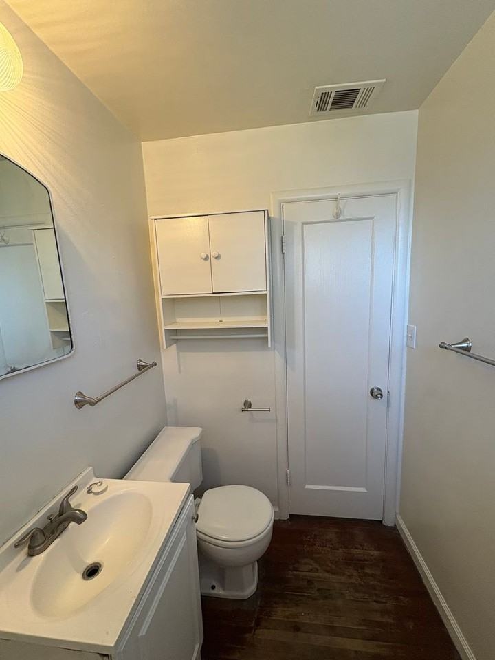 500 N Hall St - Photo 7 of 28