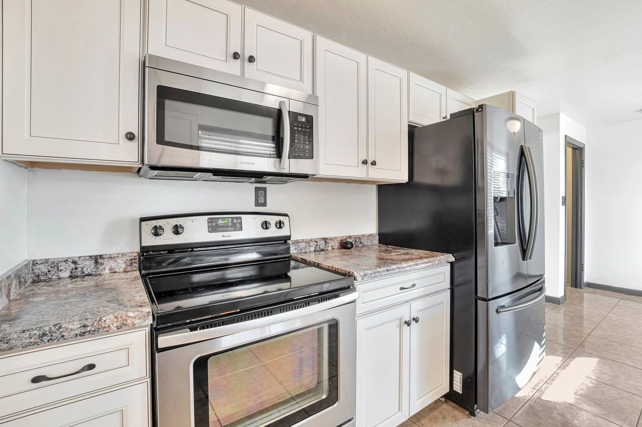 164 Quincy Ave - Photo 2 of 26