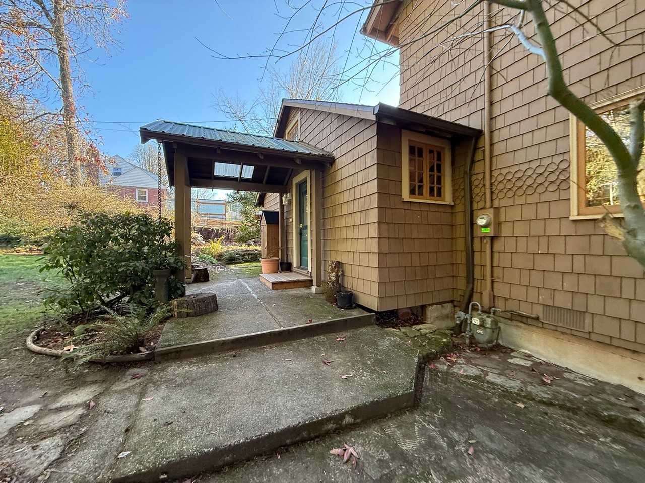 7310 Sw Pine St - Photo 2 of 43