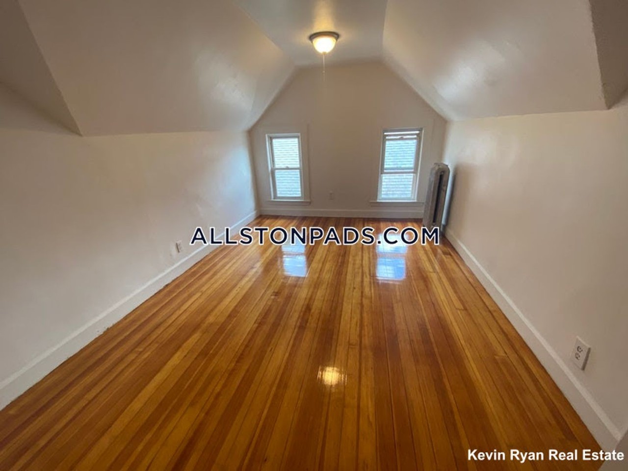 25 Boulevard Ter - Photo 3 of 11