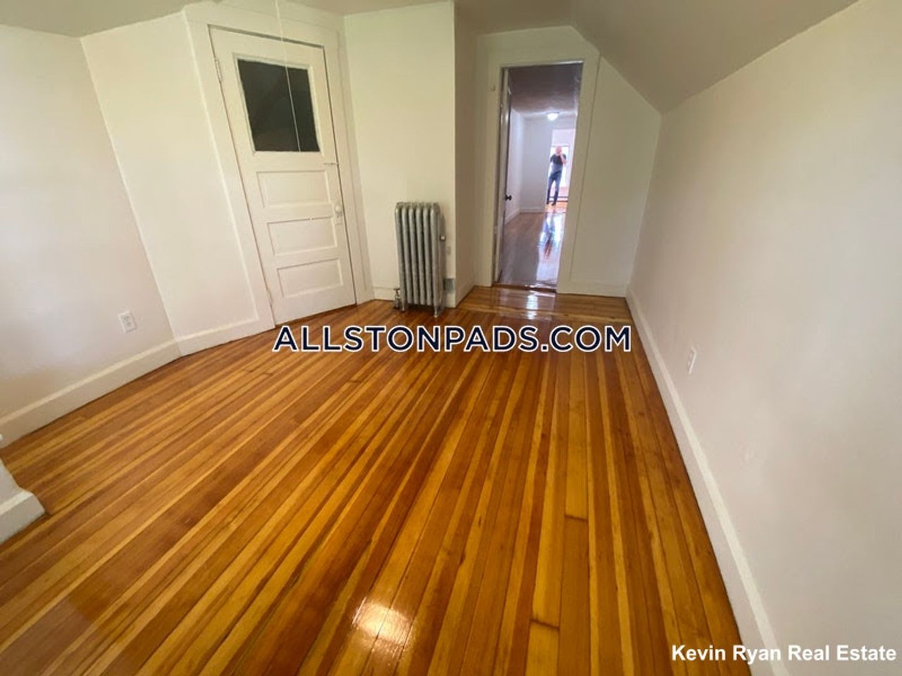 25 Boulevard Ter - Photo 5 of 11
