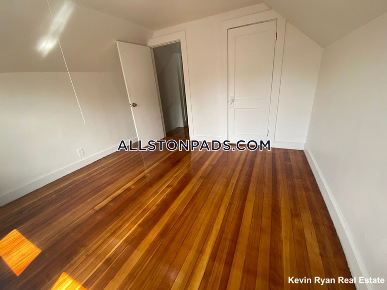 25 Boulevard Ter - Photo 7 of 11