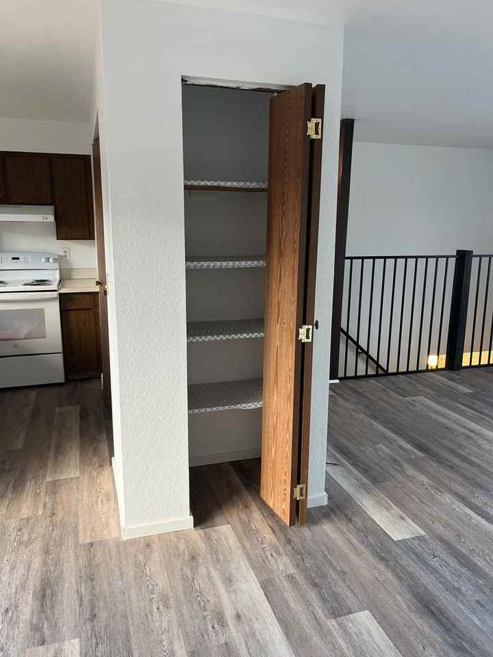 1013 S Comstock Ave - Photo 3 of 15