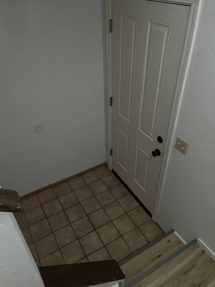 1011 S Comstock Ave - Photo 7 of 15