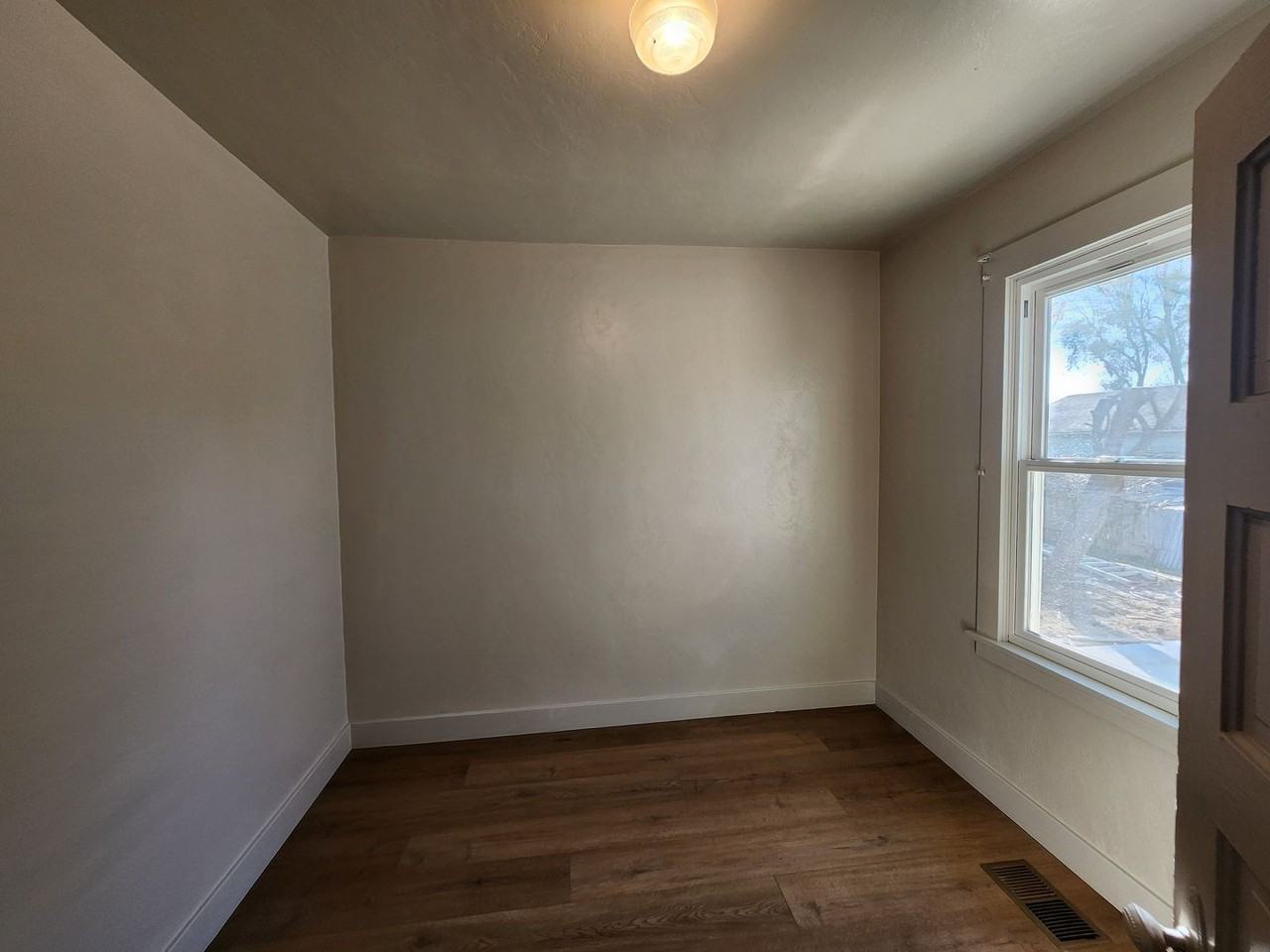 555 Wallis Ave #A - Photo 3 of 20