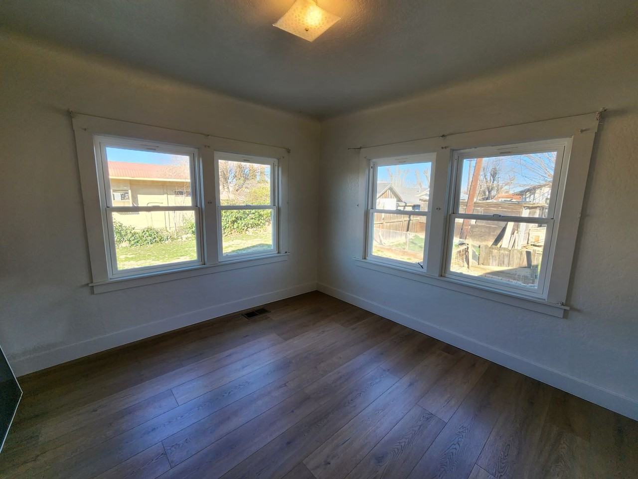 555 Wallis Ave #A - Photo 5 of 20