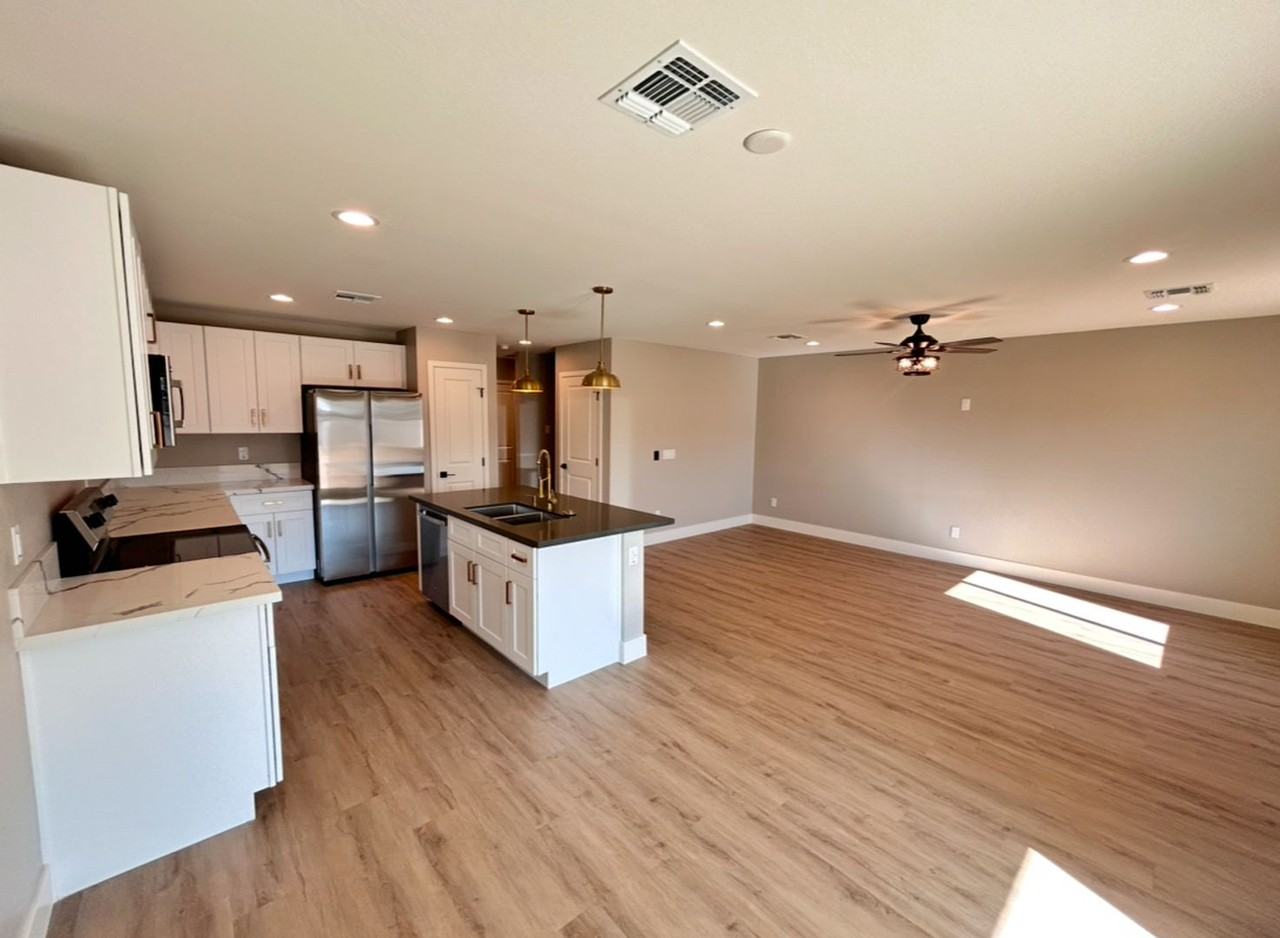 833 W Dobbins Rd #B - Photo 2 of 12