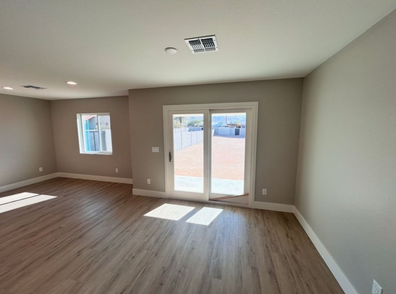 833 W Dobbins Rd #B - Photo 6 of 12