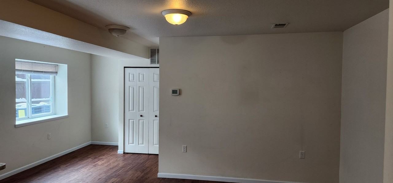 209 W 1st St - Photo 3 of 9