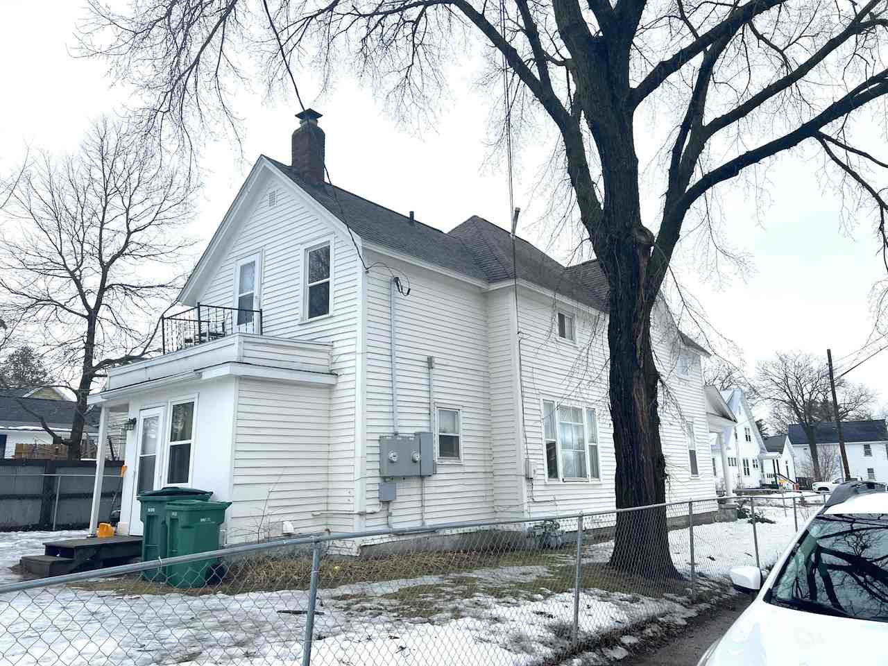 1121 Summit Street, Unit 1 - Photo 3 of 17