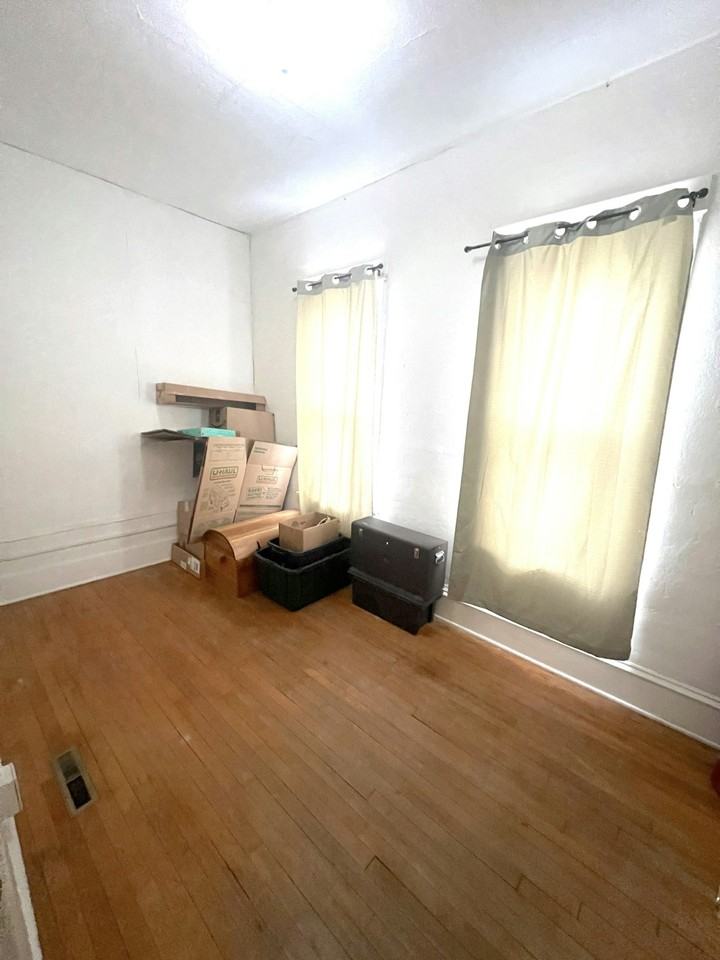 1121 Summit Street, Unit 1 - Photo 4 of 17