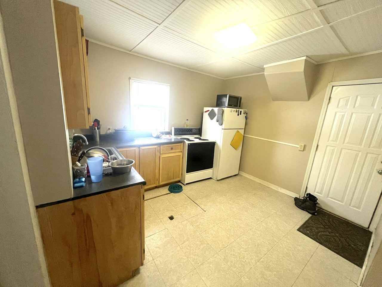 1121 Summit Street, Unit 1 - Photo 6 of 17