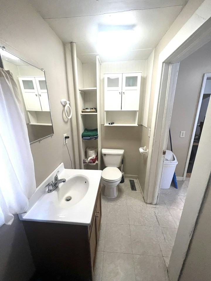 1121 Summit Street, Unit 1 - Photo 7 of 17