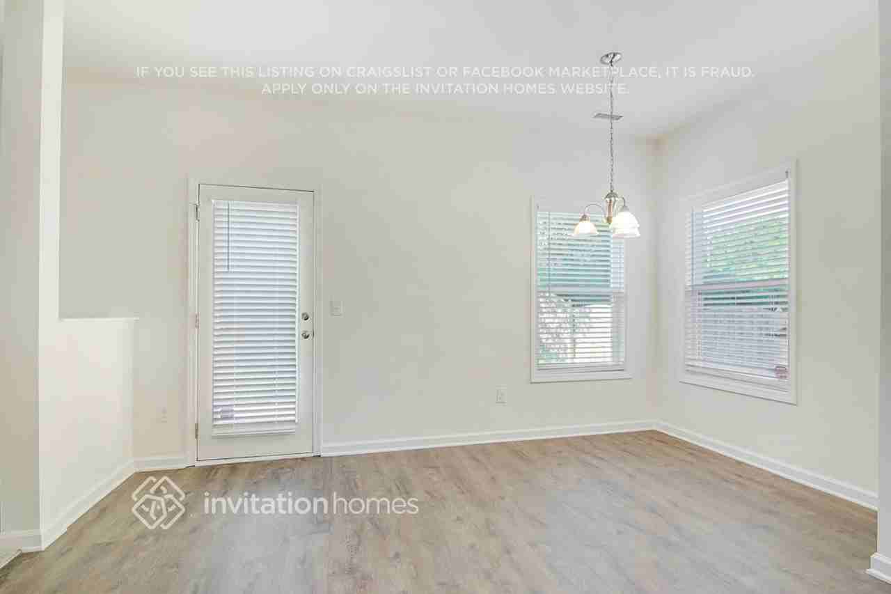 412 Stapleford Ln - Photo 4 of 21