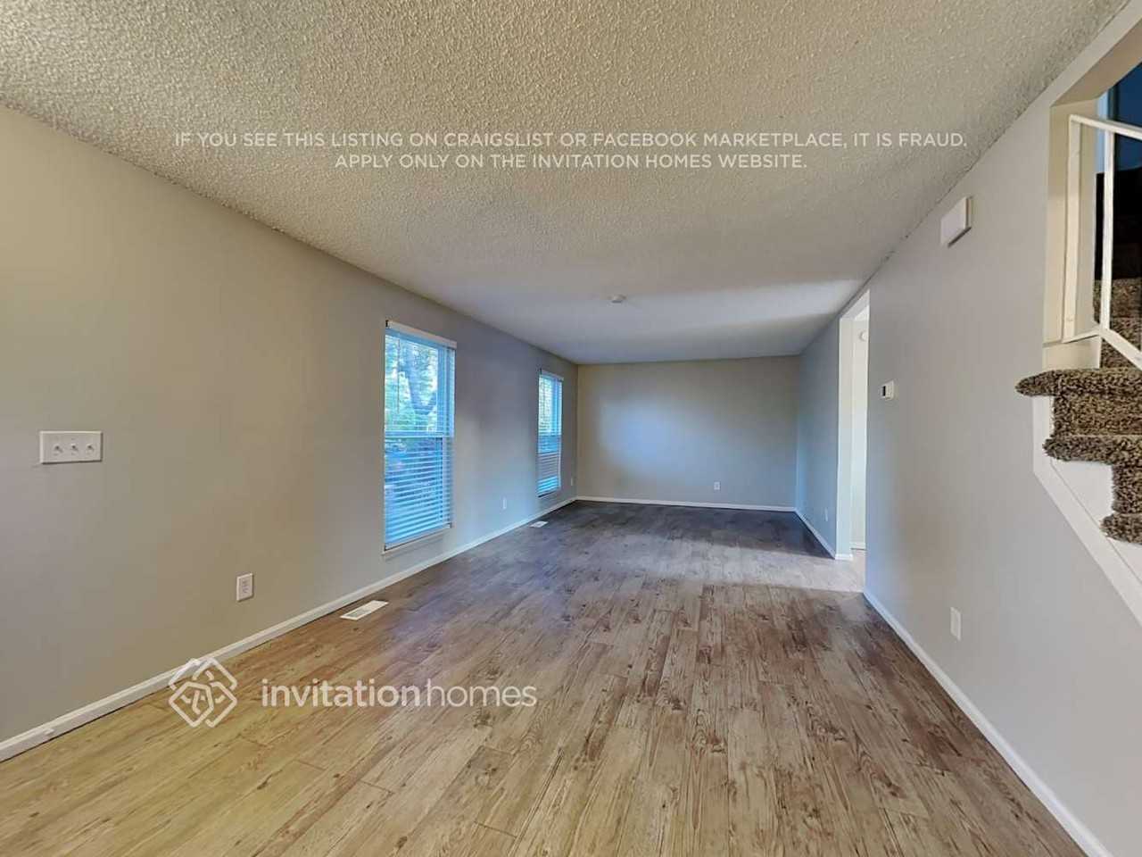 9241 Albion St - Photo 5 of 22