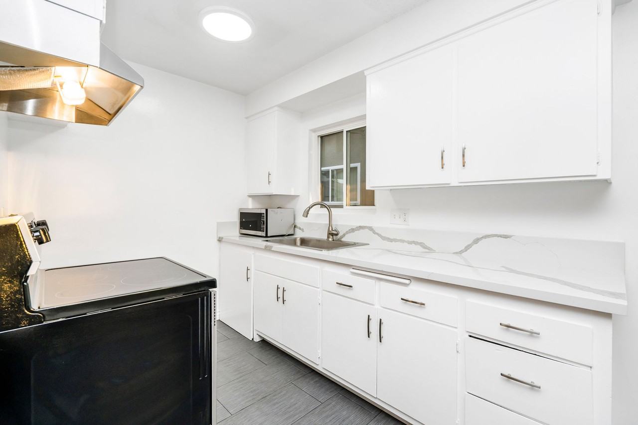 3720 Emerald St. - Photo 3 of 20