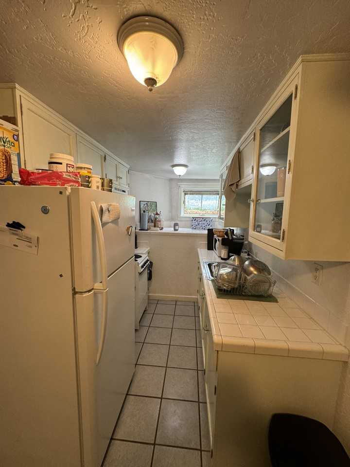 1006 E Sherman Ave #7 - Photo 3 of 7