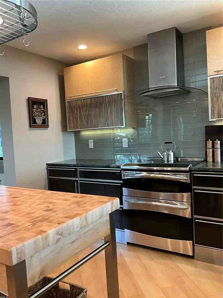 1323 Landings Dr #12 - Photo 6 of 50