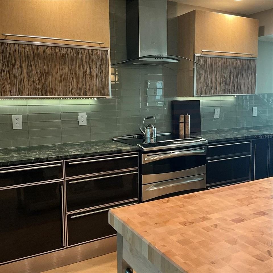 1323 Landings Dr #12 - Photo 7 of 50