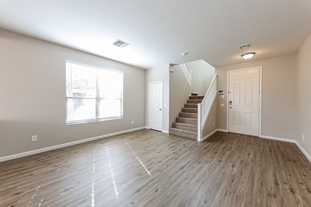 16921 W Marconi Ave - Photo 5 of 17