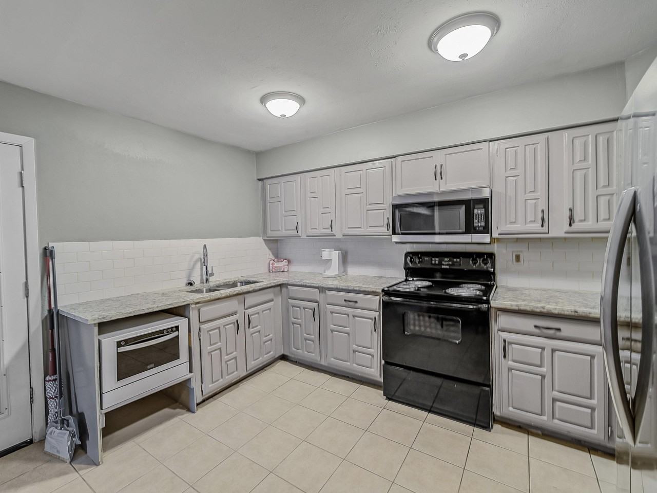 Van Pelt Dr - Photo 2 of 9