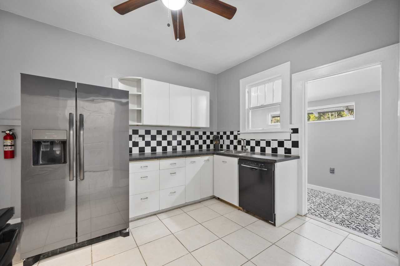 King Ave - Photo 3 of 19