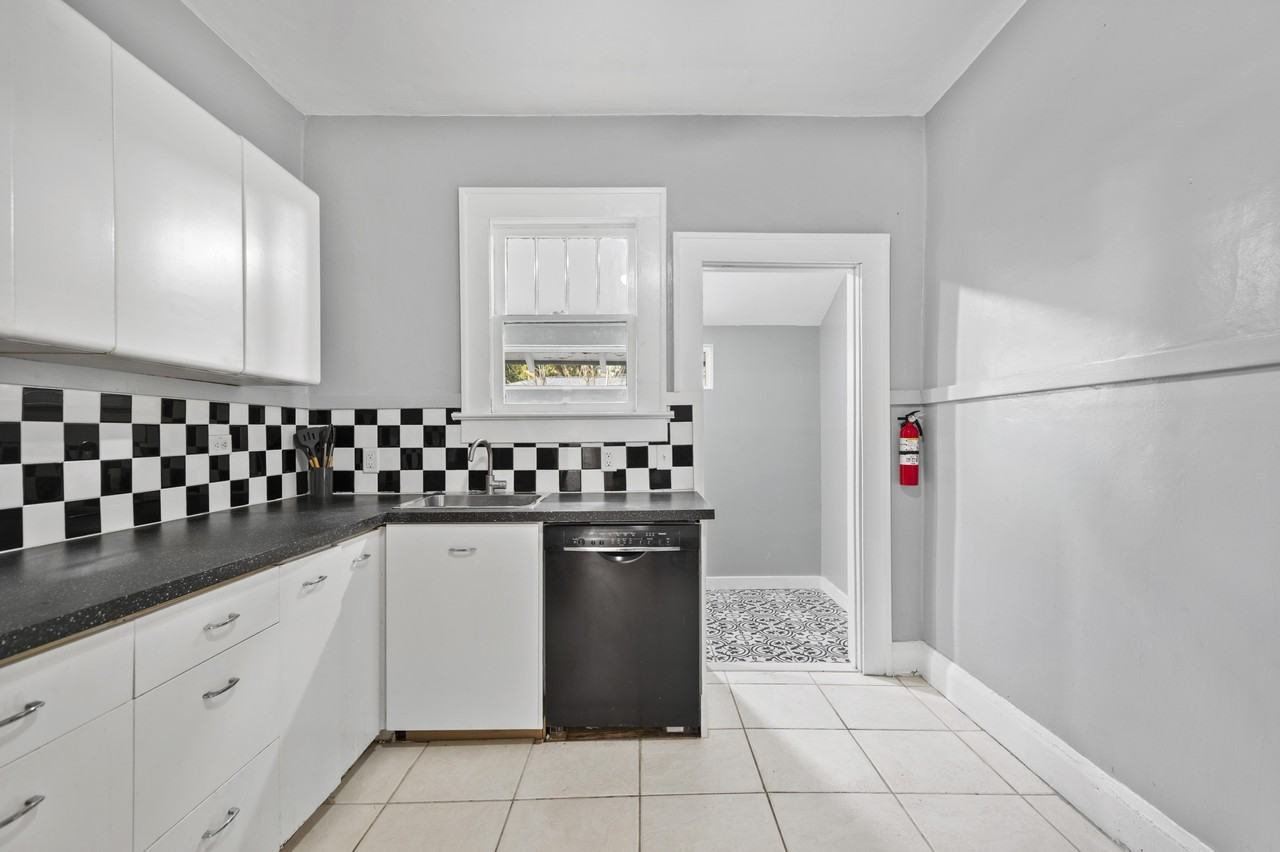 King Ave - Photo 7 of 19