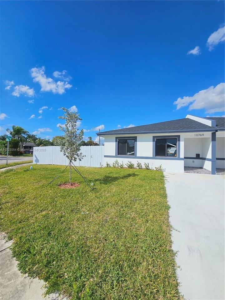 10769 Sw 146th St - Photo 2 of 8