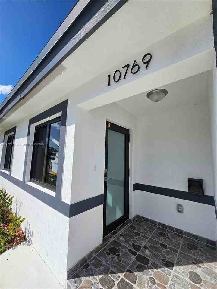 10769 Sw 146th St - Photo 3 of 8