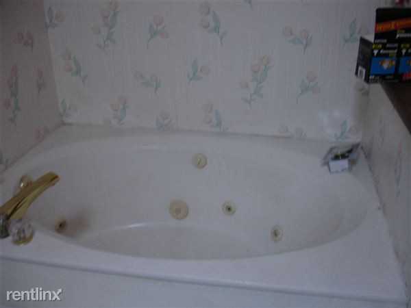 103 Lincoln St - Photo 3 of 9